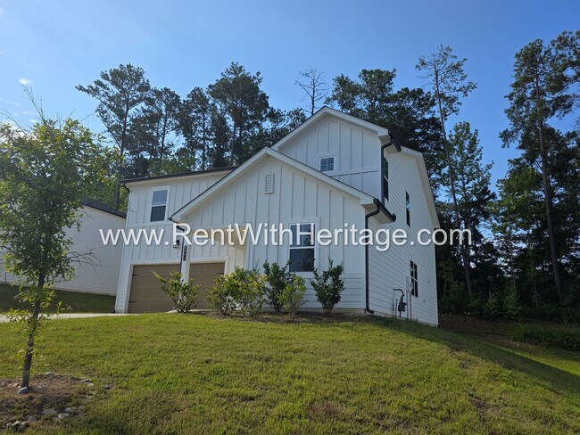 Building Photo - 8650 Paradise Dr