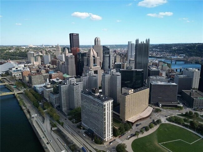 Building Photo - 320 Fort Duquesne Blvd
