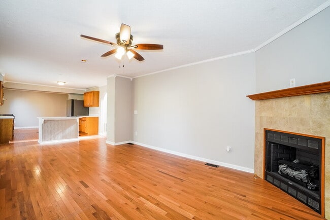 Building Photo - 5086 Sand Ct