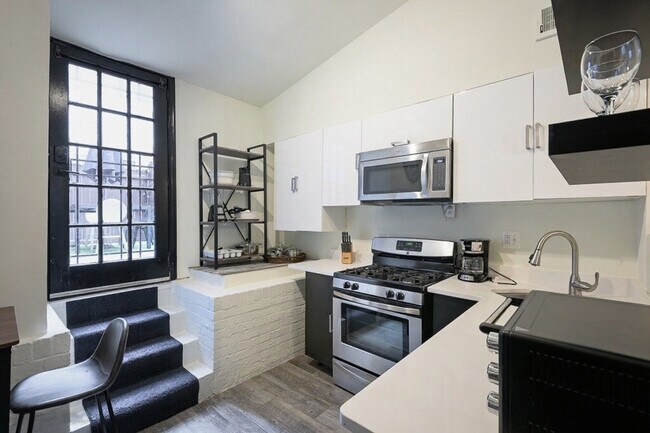 Building Photo - 1423 Q St NW