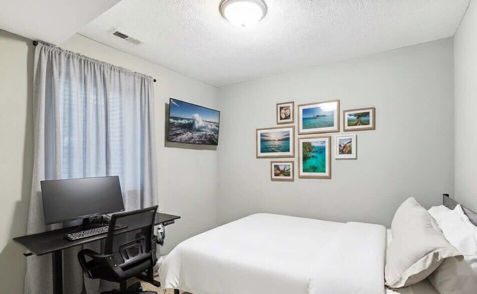 Building Photo - 2424 Lyndale Ave S