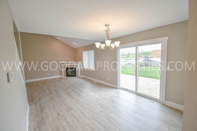 Building Photo - 3 BDRM 2.5 Bath finished basement fenced backyard in Ankeny