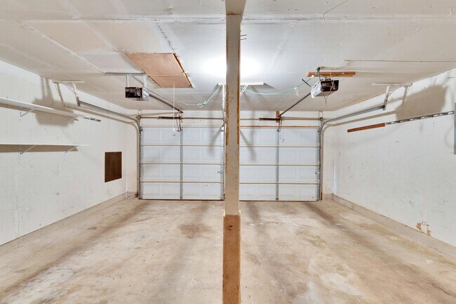 Building Photo - 9706 Moorberry St