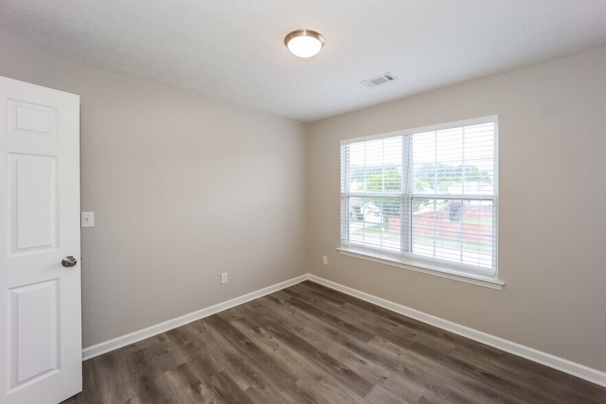 Building Photo - 7565 Woodbine Pl