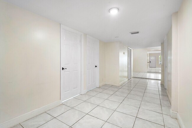 Building Photo - 6130 Edwards Rd