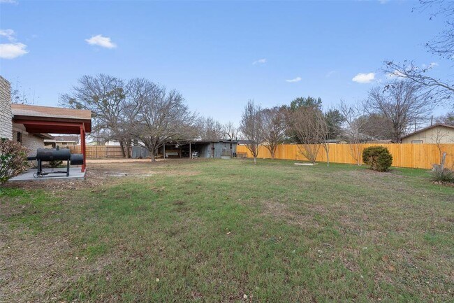 Building Photo - 209 E Rector St