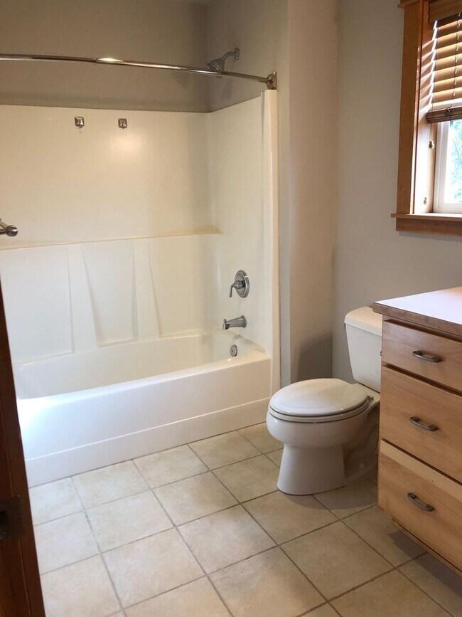 Building Photo - Winslow Tree House