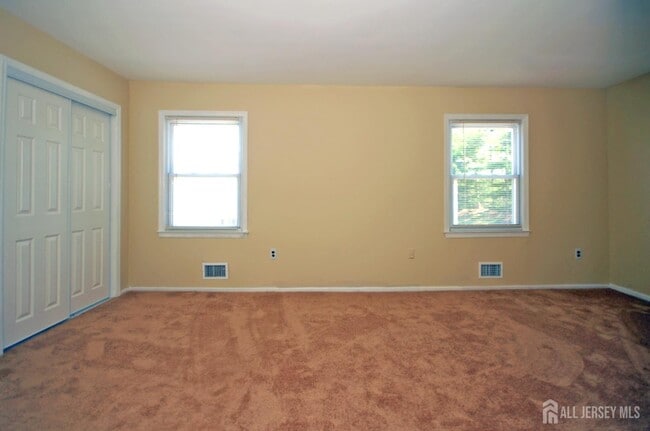 Building Photo - 21 Rosewood Ct
