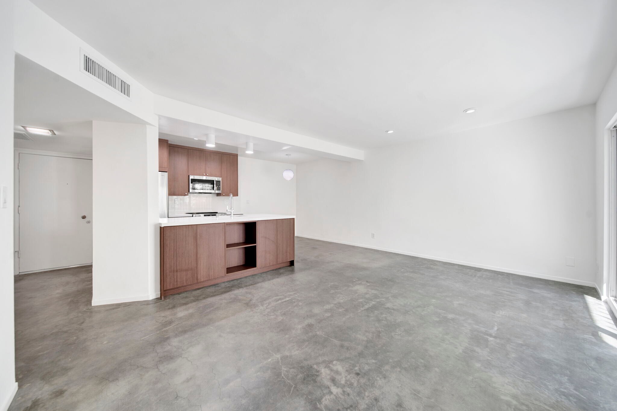 Building Photo - 7767 Hollywood Blvd