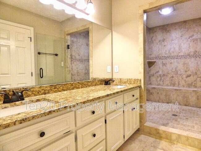 Building Photo - 2723 Summerfield Pl