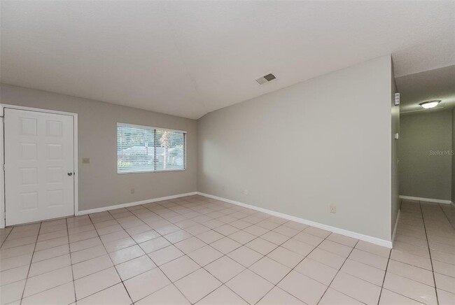 Building Photo - 638 Iowa Woods Cir E
