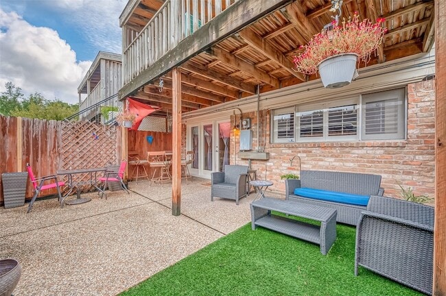 Building Photo - 12967 Trail Hollow Dr