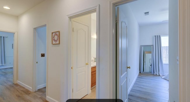 Building Photo - 2684 E Kelso Ave