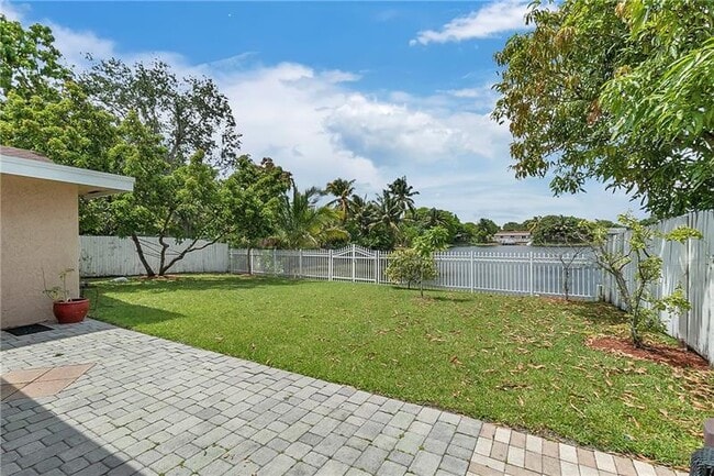 Building Photo - 7425 SW 14th Ct