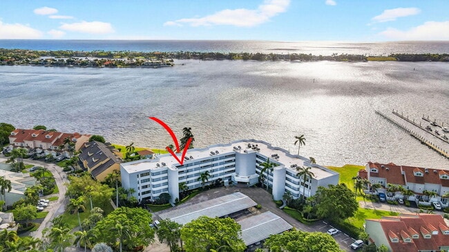 Building Photo - 8200 Lakeshore Dr