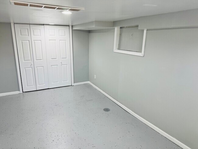 Building Photo - 42129 N 2nd Ave