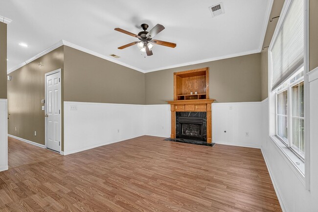 Building Photo - 8727 Evangeline Dr