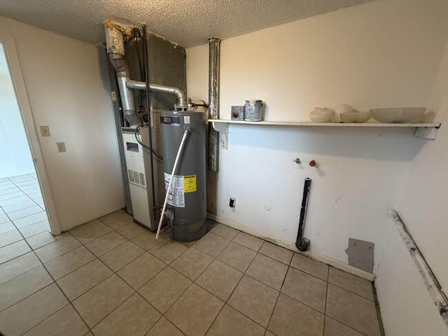 Building Photo - 6825 N Brown Station Dr