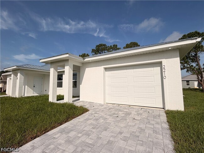 Building Photo - 2212 Armour Rd
