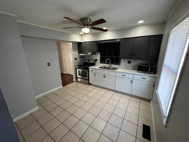Kitchen - 2296 Fenton St