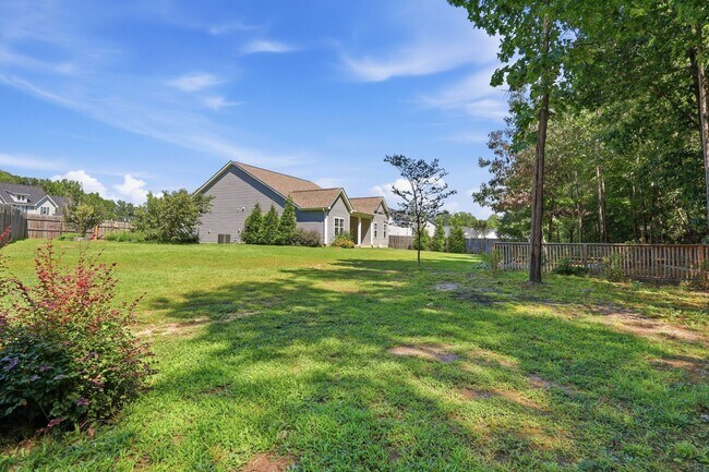 Building Photo - 233 Forester Dr