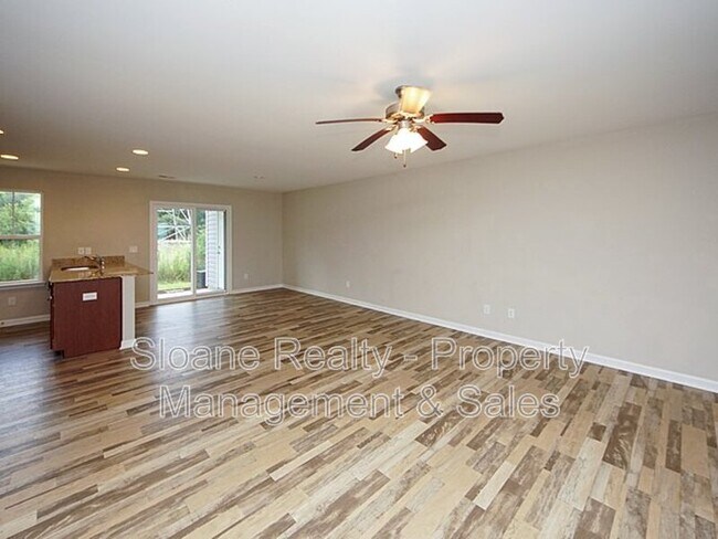 Building Photo - 557 Truman Dr