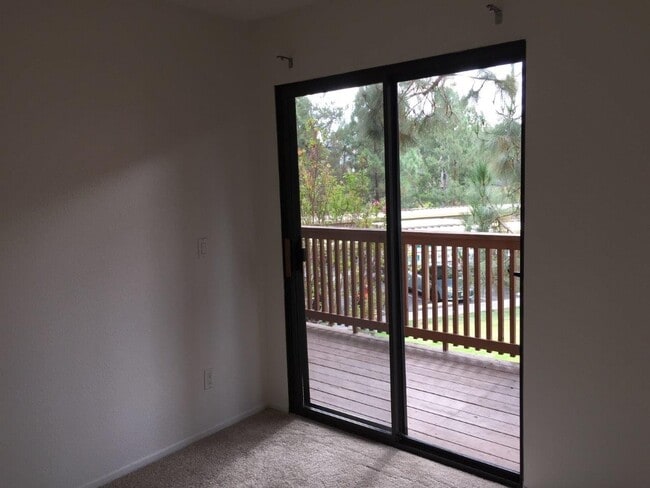 Building Photo - 2 Bedroom 1 Bath Single Level Condo in Il ...