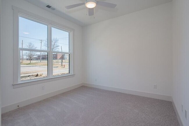 Building Photo - Beautiful Condo in Cleveland Park (Downtow...