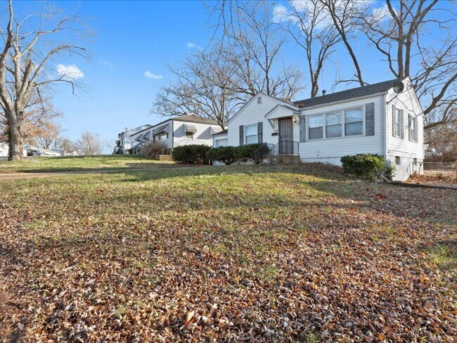 Building Photo - 1324 Odessa Dr