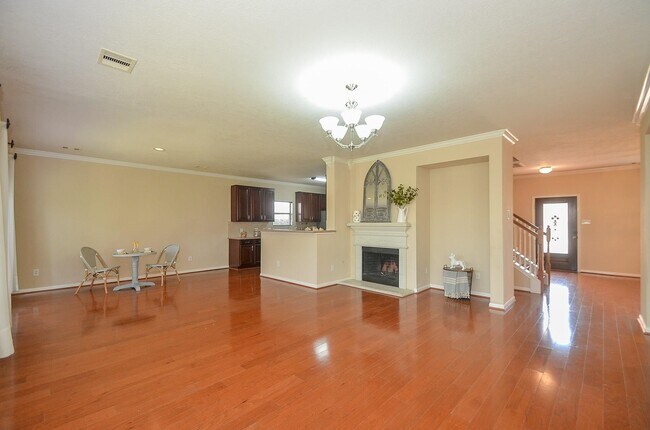 Building Photo - 2410 Crossmill Ln