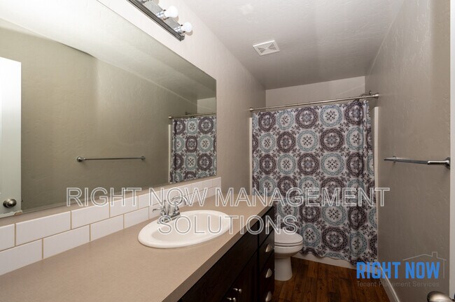 Building Photo - 4648 N Elisha Ave