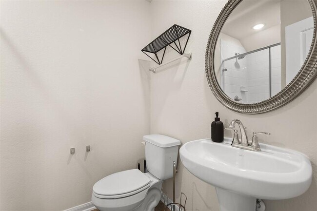 Building Photo - 2701 Bayrose Dr