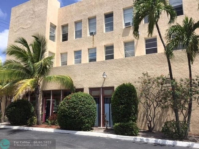 Building Photo - 2716 S Dixie Hwy