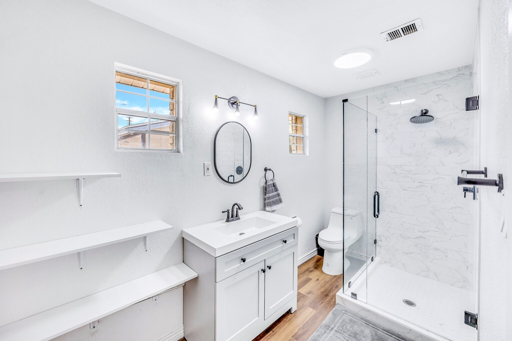 Building Photo - 1713 W Hazelwood St