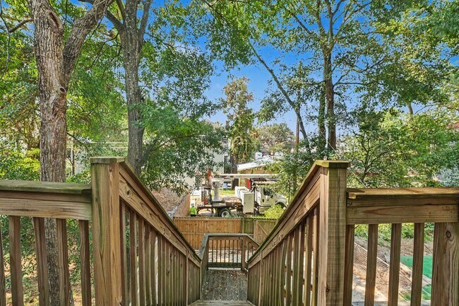 Building Photo - 311 W 39th St
