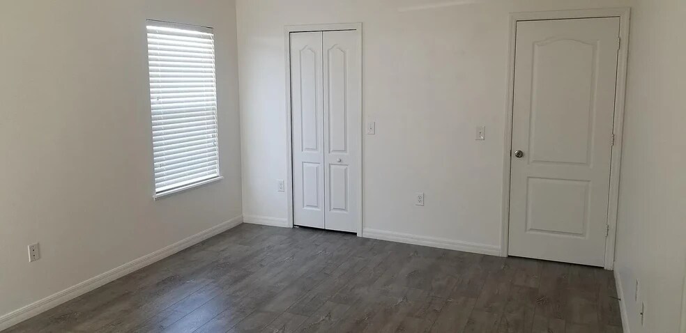 Building Photo - 1860 Soldiers Pass