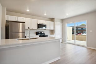 Building Photo - Perry Townhomes
