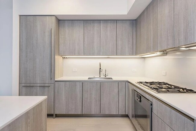 Building Photo - 333 Beale St