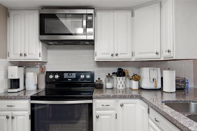 Building Photo - 4332 E Cherokee St