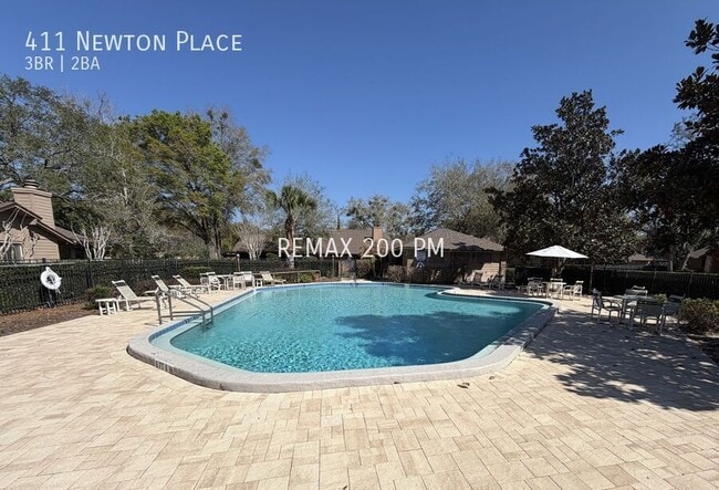 Building Photo - 411 Newton Pl