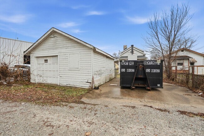 Building Photo - Three Bedroom Home in Hamilton!