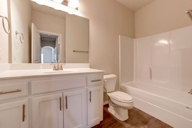 Building Photo - 3/2/2 Luxury Patio Home! Lawn Care Included!
