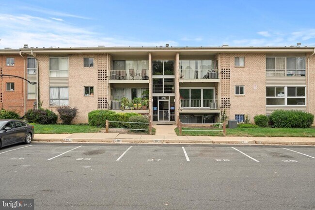 Building Photo - 3704 N Rosser St