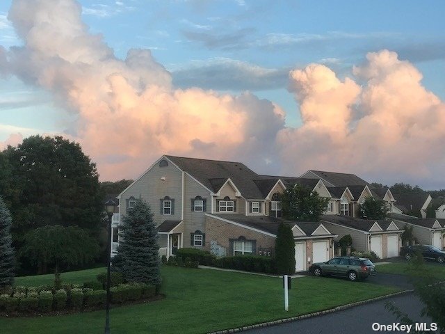 Building Photo - 274 Village Green Dr