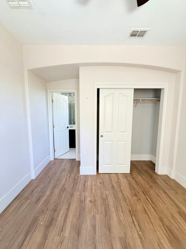 Building Photo - 850 Monterey Ct