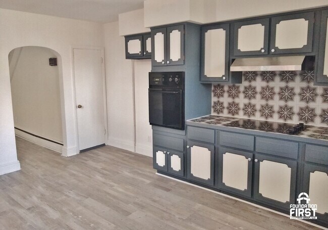 Building Photo - 3 Bed / 1 Bath Single Family Home