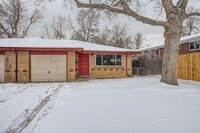 Building Photo - Newly Updated Duplex- Private fenced Yard-...