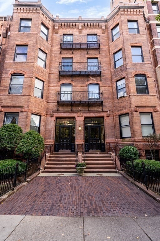 Building Photo - 481 Beacon St