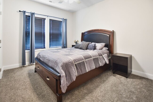 Building Photo - Pet Friendly Four Bedroom!