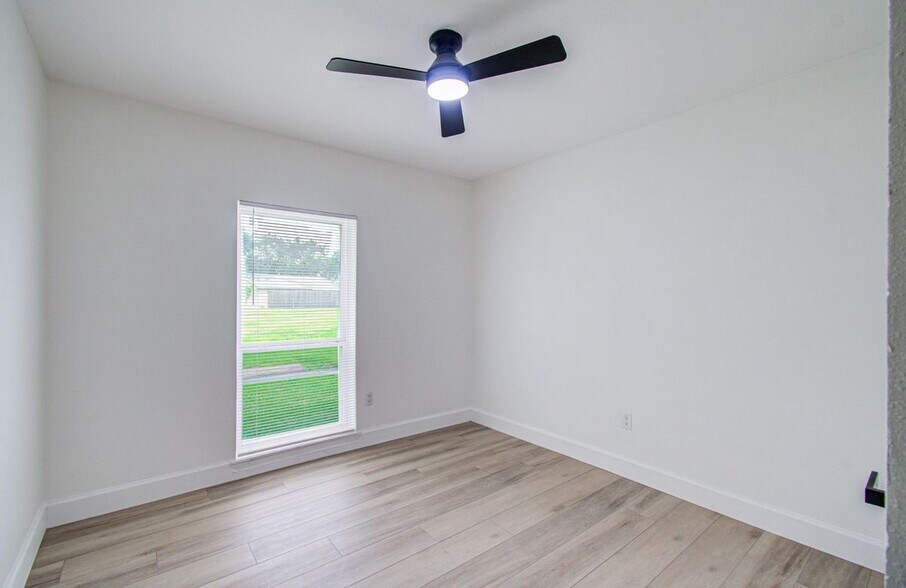 Building Photo - 15448 Chipman Ln.